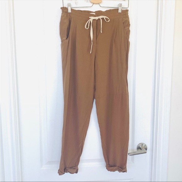 Aritzia Wilfred Allant Pants Silk Tan Neutral Tone Tapered Leg coastal grandma - Picture 2 of 3